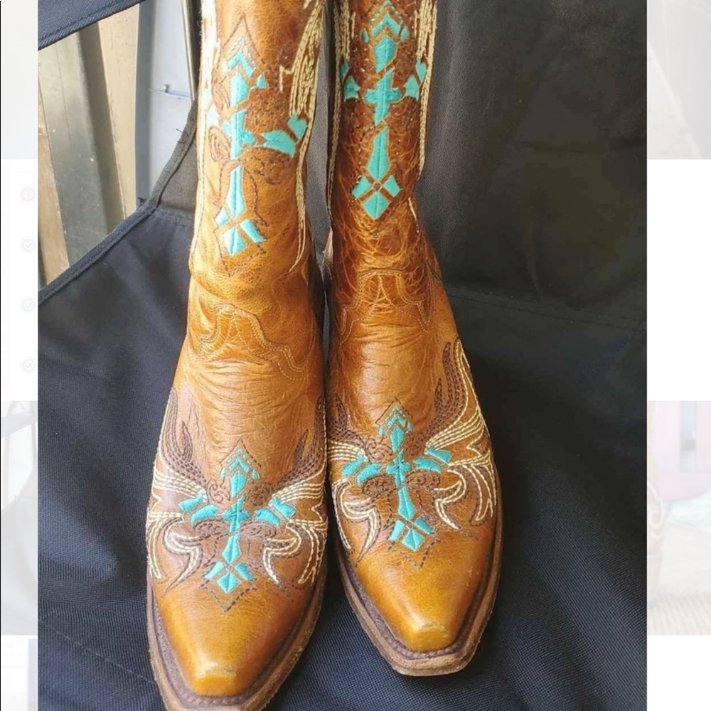 Cowgirl boots !